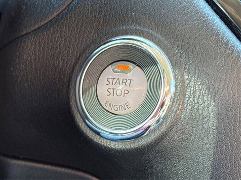 Used 2019 Nissan Pathfinder SV image 32