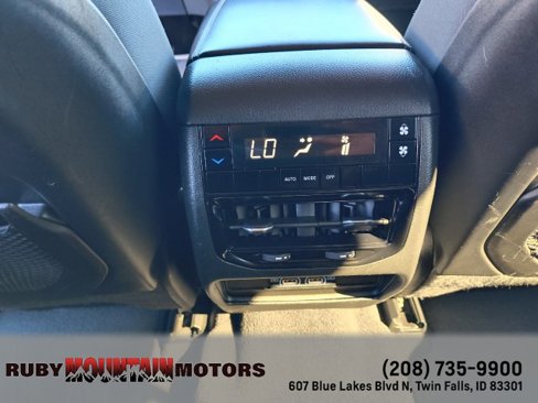 Used 2023 Jeep Grand Cherokee L Laredo image 29