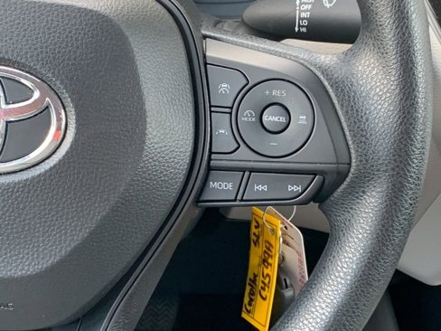 Used 2024 Toyota Corolla Cross L image 11