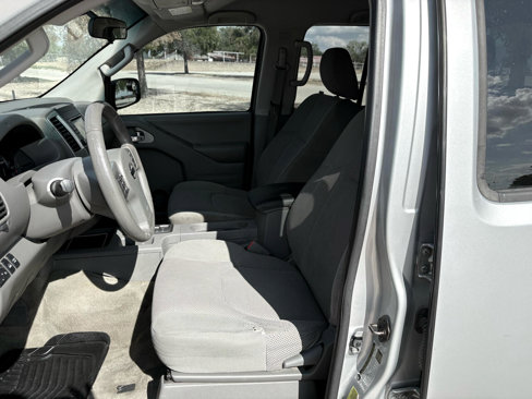 Used 2016 Nissan Frontier SV image 24