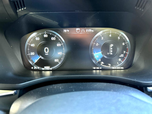 Used 2021 Volvo XC60 T5 Momentum w/ Premium Package image 8