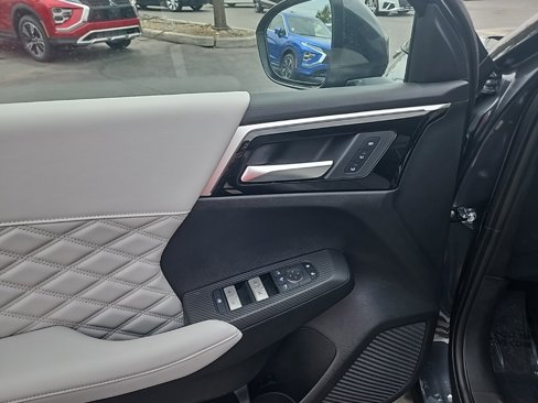 New 2025 Mitsubishi Outlander SEL image 18