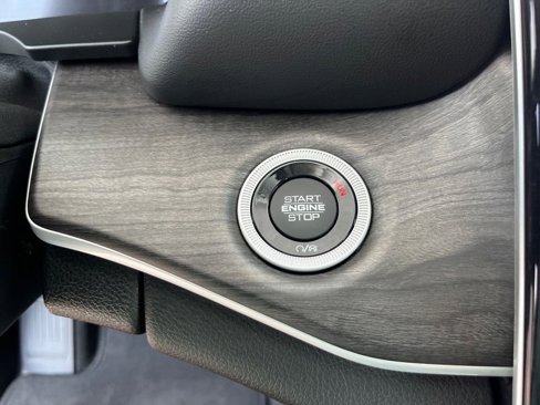 Used 2023 Jeep Grand Cherokee Limited image 26