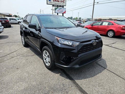 Used 2022 Toyota RAV4 LE image 4