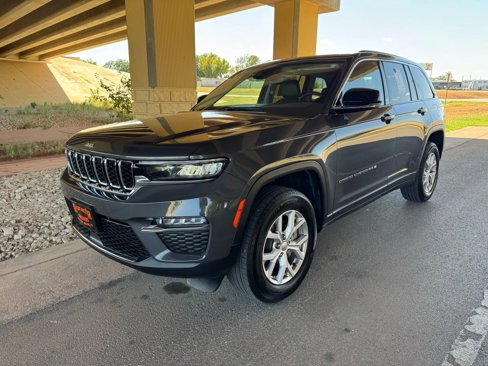 Used 2022 Jeep Grand Cherokee Limited image 7