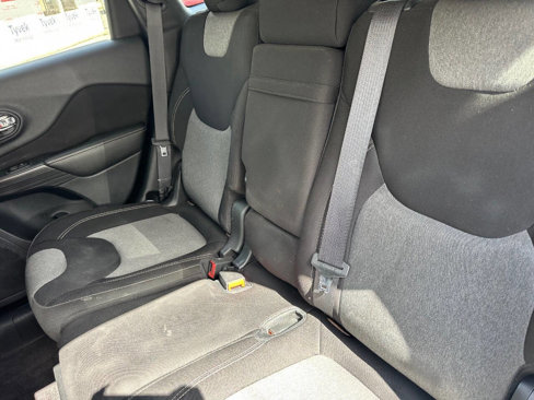 Used 2016 Jeep Cherokee Sport w/ Cold Weather Group image 11