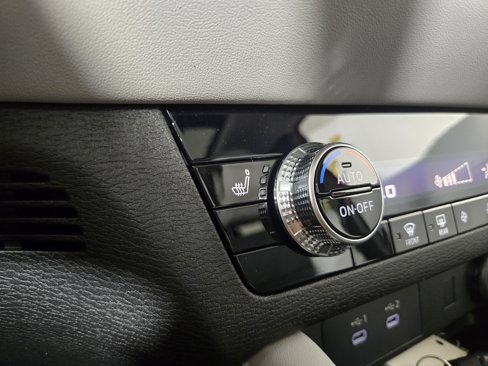 New 2025 Mitsubishi Outlander SE image 27