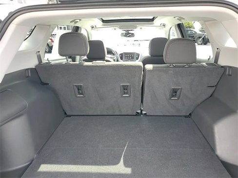 Used 2022 GMC Terrain SLE w/ Driver Convenience Package image 6