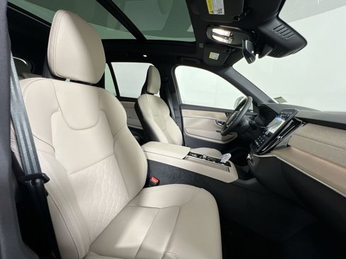 New 2026 Volvo XC90 B6 Plus w/ Protection Package Premier image 27