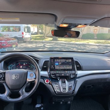 Used 2023 Honda Odyssey Touring image 2