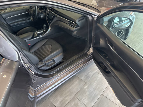 Used 2018 Toyota Camry SE image 19