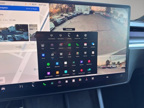 Used 2022 Tesla Model X Plaid image 18