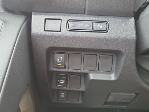 Used 2025 Nissan Frontier SV image 9