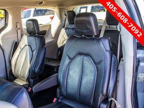 Used 2021 Chrysler Pacifica Touring-L image 20