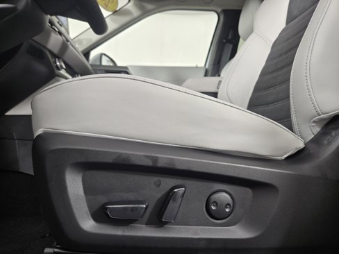 New 2025 Mitsubishi Outlander SE image 30