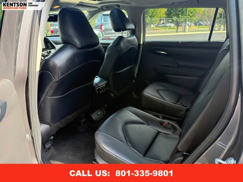 Used 2025 Toyota Highlander XLE image 39