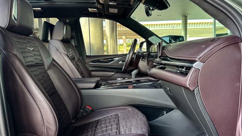 Used 2024 Cadillac Escalade V w/ LPO, ONYX Package image 31