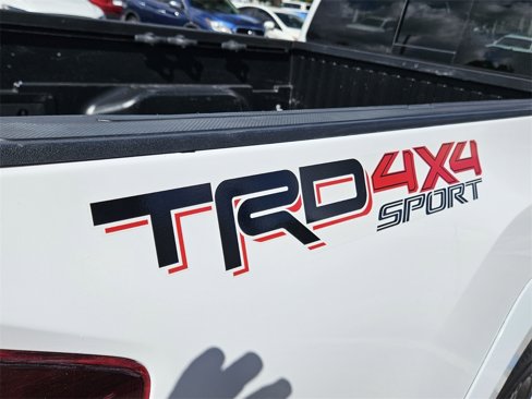 Used 2018 Toyota Tacoma TRD Sport image 12