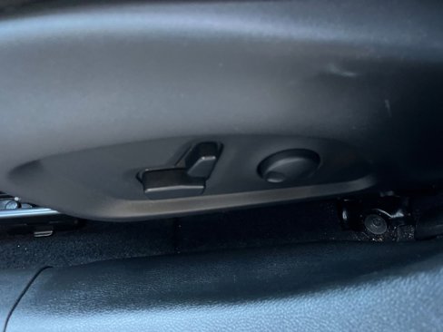 Used 2025 Jeep Compass Limited image 23