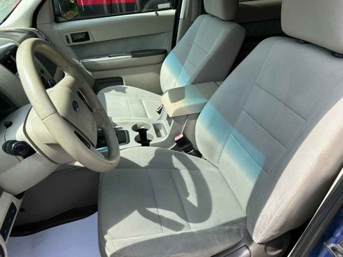 Used 2010 Ford Escape XLT image 9