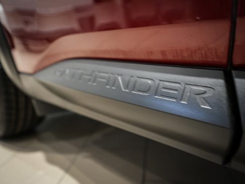 Used 2022 Nissan Pathfinder SL image 11