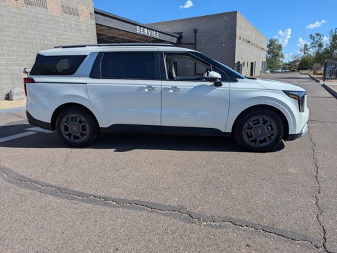 Certified 2025 Kia Carnival EX image 2