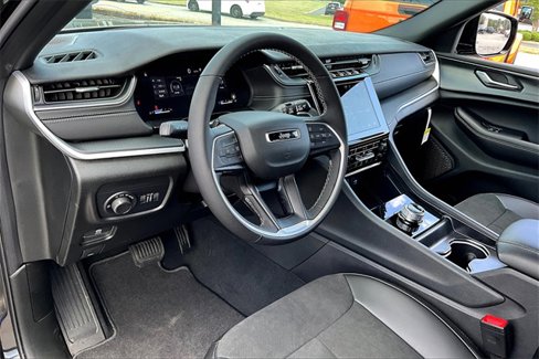 New 2025 Jeep Grand Cherokee L Altitude image 6