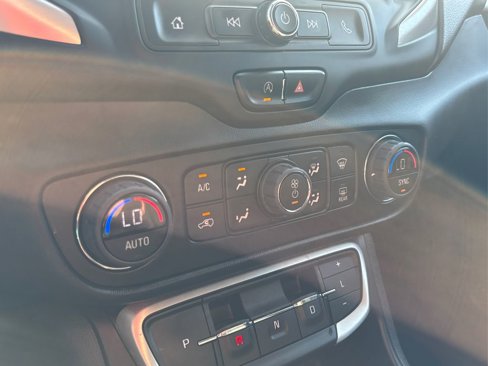 Used 2022 GMC Terrain SLE w/ Driver Convenience Package image 28