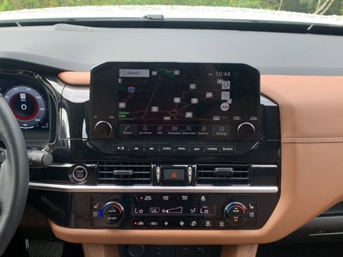 Used 2024 Nissan Pathfinder Platinum image 16