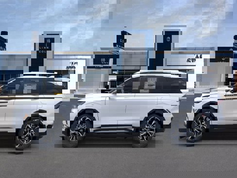 New 2025 Lincoln Nautilus Premier image 3