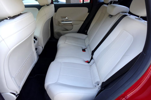 Used 2021 Mercedes-Benz GLA 250 4MATIC w/ Premium Package image 12