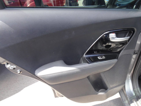 Used 2017 Kia Niro Touring w/ Advanced Technology Package image 24