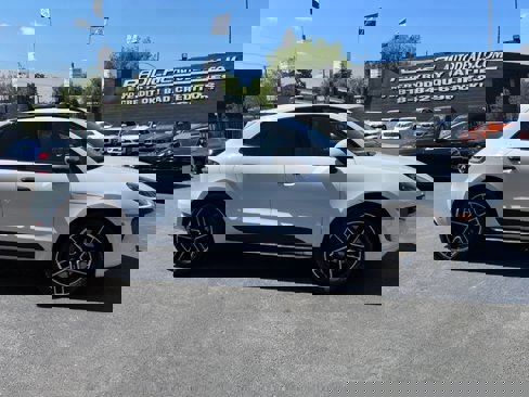 Used 2020 Porsche Macan S image 24