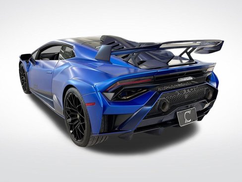 Used 2024 Lamborghini Huracan STO image 3