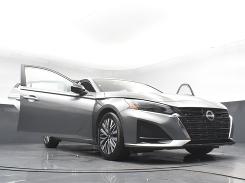 Used 2024 Nissan Altima 2.5 SV image 31
