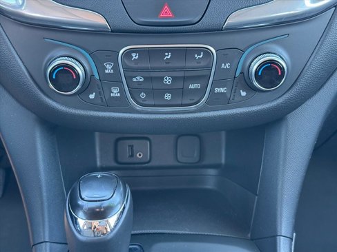 Used 2018 Chevrolet Equinox LT w/ Sun & Infotainment Package image 13