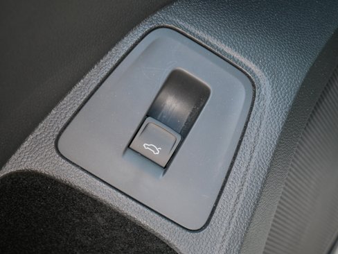 Certified 2024 Volkswagen Tiguan SE R-Line image 23