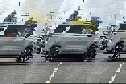 New 2026 Kia Carnival EX image 3