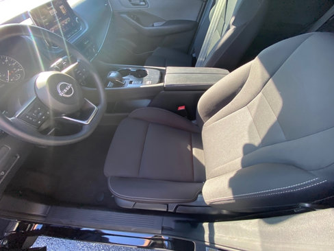 Used 2023 Nissan Rogue S image 13