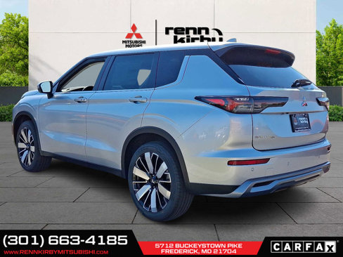 New 2025 Mitsubishi Outlander SE image 3