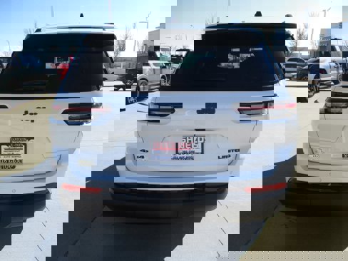New 2025 Jeep Grand Cherokee L Limited w/ Black Appearance Package image 5