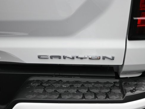 New 2026 GMC Canyon Denali image 13