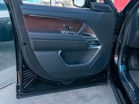New 2025 Land Rover Range Rover SE image 32