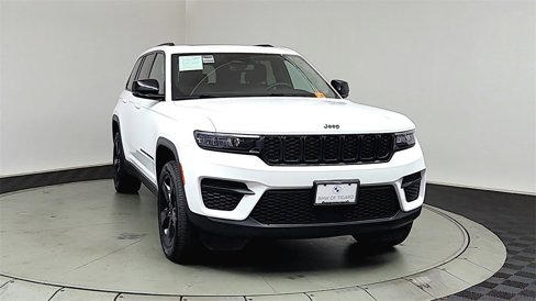 Used 2022 Jeep Grand Cherokee Altitude image 2