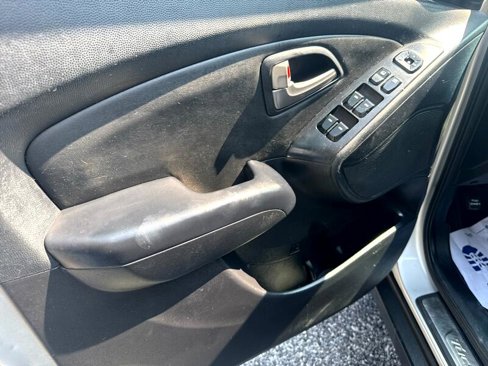 Used 2011 Hyundai Tucson Limited w/ Premium Pkg 3 image 10