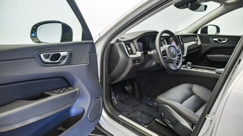 Certified 2025 Volvo XC60 B5 Plus image 21