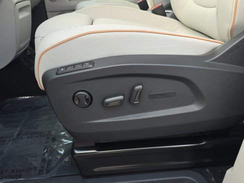New 2025 Volkswagen ID. Buzz 1st Edition image 21
