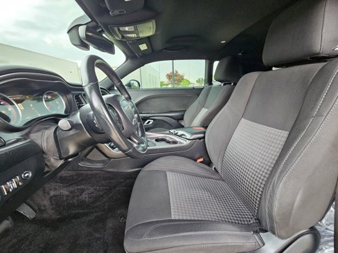 Used 2016 Dodge Challenger SXT w/ Sound Group image 9