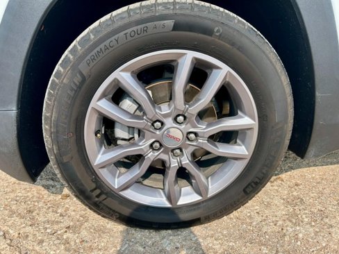 Used 2024 GMC Terrain SLT image 9