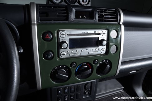 Used 2014 Toyota FJ Cruiser 4WD image 34
